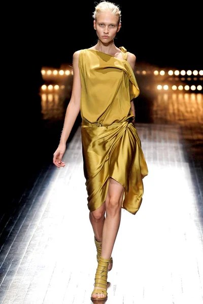 Look 27